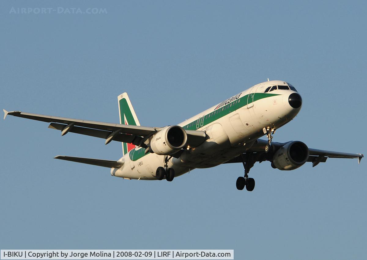 I-BIKU, 2000 Airbus A320-214 C/N 1217, Clear to land RWY 16L.