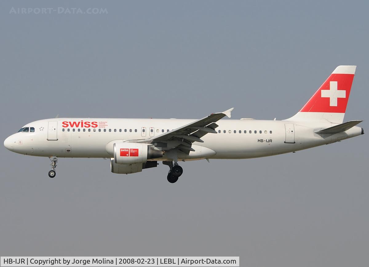 HB-IJR, 1997 Airbus A320-214 C/N 0703, On final to RWY 25R.