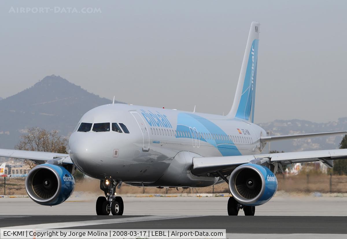 EC-KMI, 2008 Airbus A320-216 C/N 3400, Entering RWY 25L for take off.
