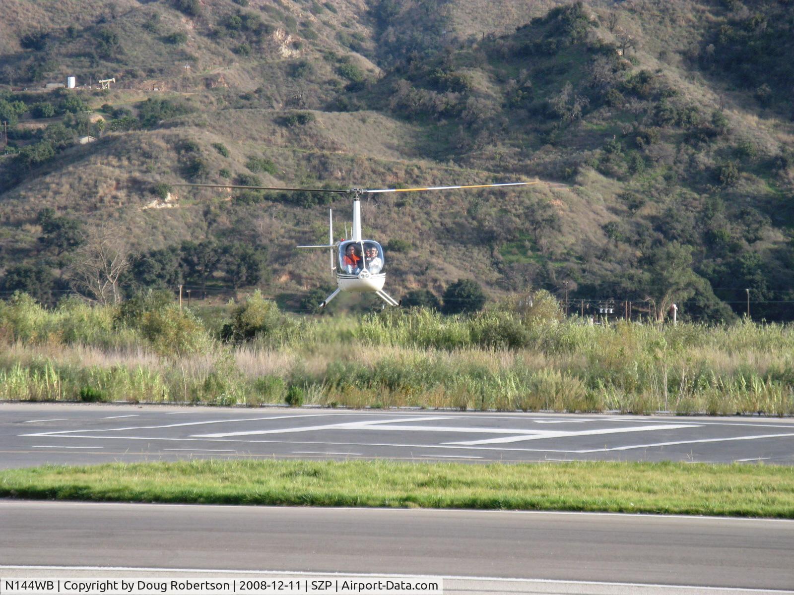 N144WB, 1998 Robinson R44 C/N 0545, 1998 Robinson R44 RAVEN, Lycoming O-540, approach to landing