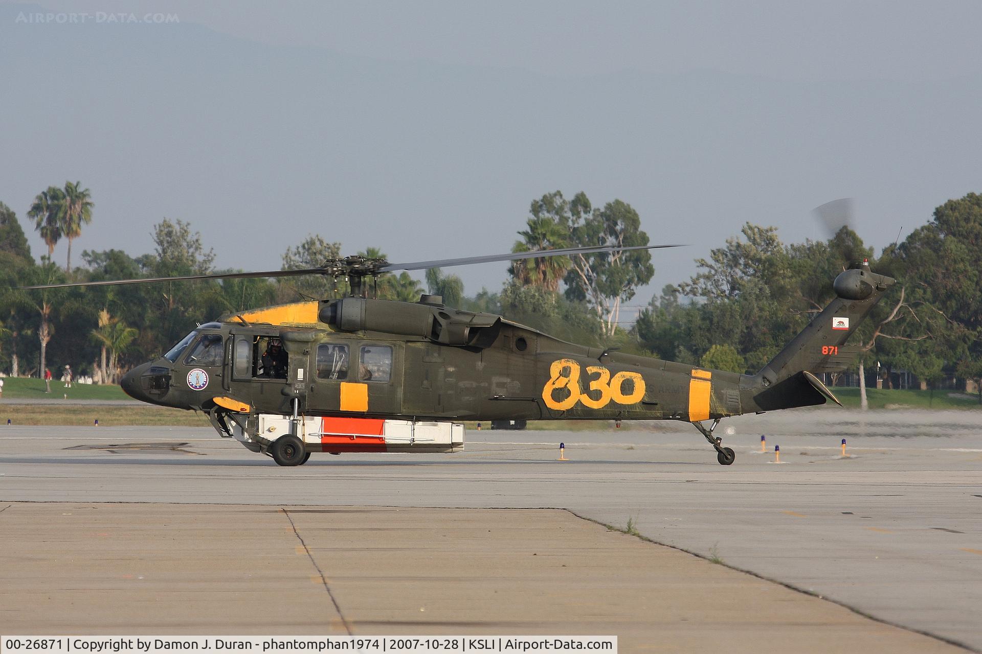 00-26871, Sikorsky UH-60L Black Hawk C/N 70-0696, Returning from a drop back to Los Alamitos
