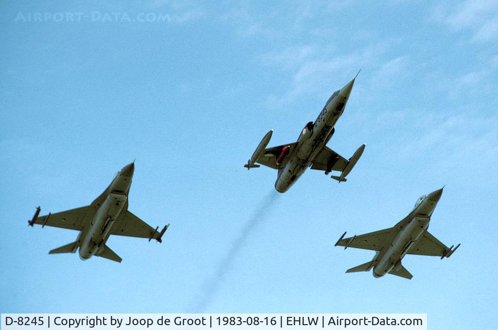 D-8245, Lockheed F-104G Starfighter C/N 683-8245, This formation came in very low. Picture taken with 135 mm.