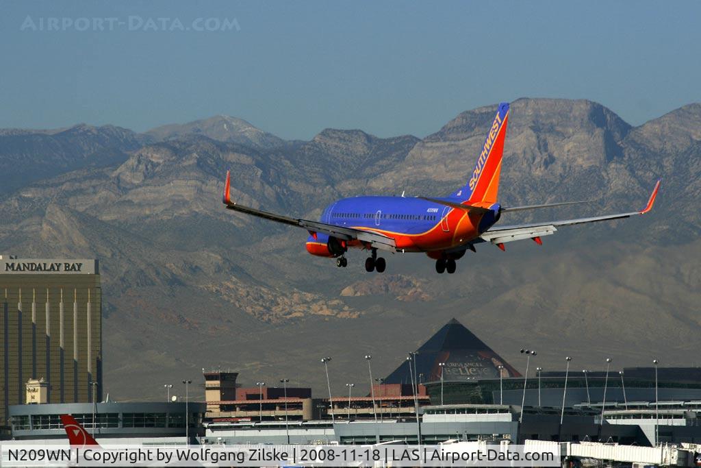 N209WN, 2005 Boeing 737-7H4 C/N 32484, Going to Las Vegas