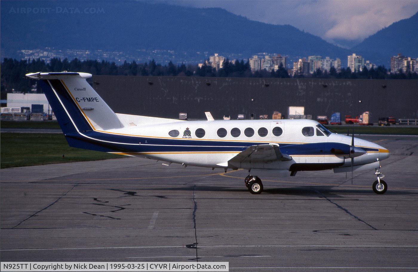N925TT, Beech 200 King Air C/N BB-746, CYVR (Seen here as it was with the RCMP registered C-FMPE subsequently detroyed at Salmon ID on 10-Dec-2007 after crashing into a hangar while attempting to return to the field after problems on takeoff)