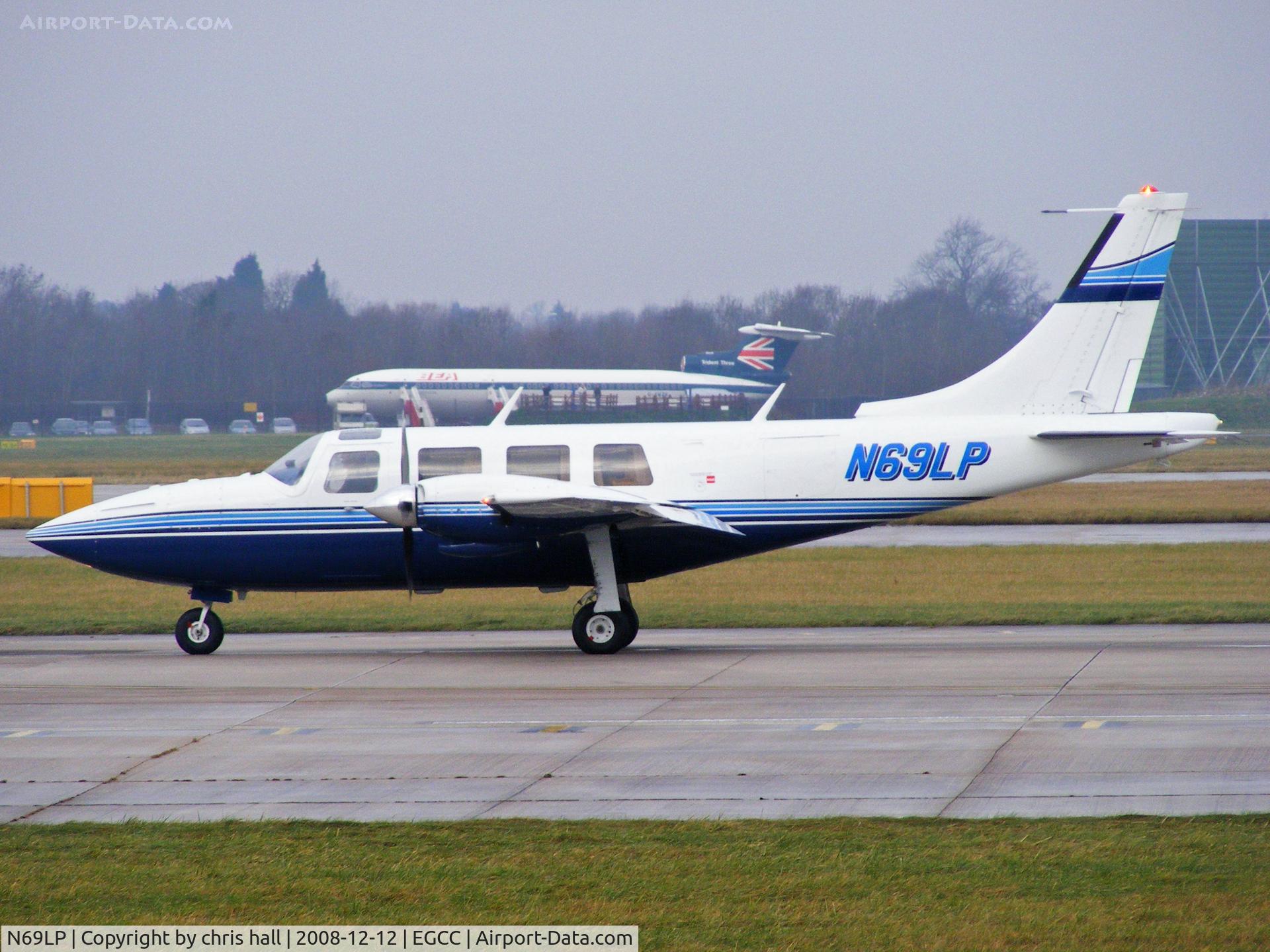 N69LP, 1978 Piper PA-60-601P Aerostar C/N 61P-0541-230, departing from Manchester
