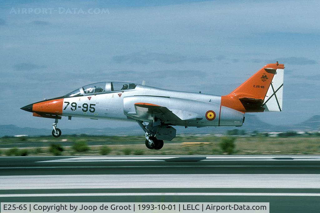 E25-65, CASA C-101EB Aviojet C/N EB01-65-071, During our visit to San Javier we got a nice photo spot at the beginning of the runway. Lots of training aircraft were flying that day.