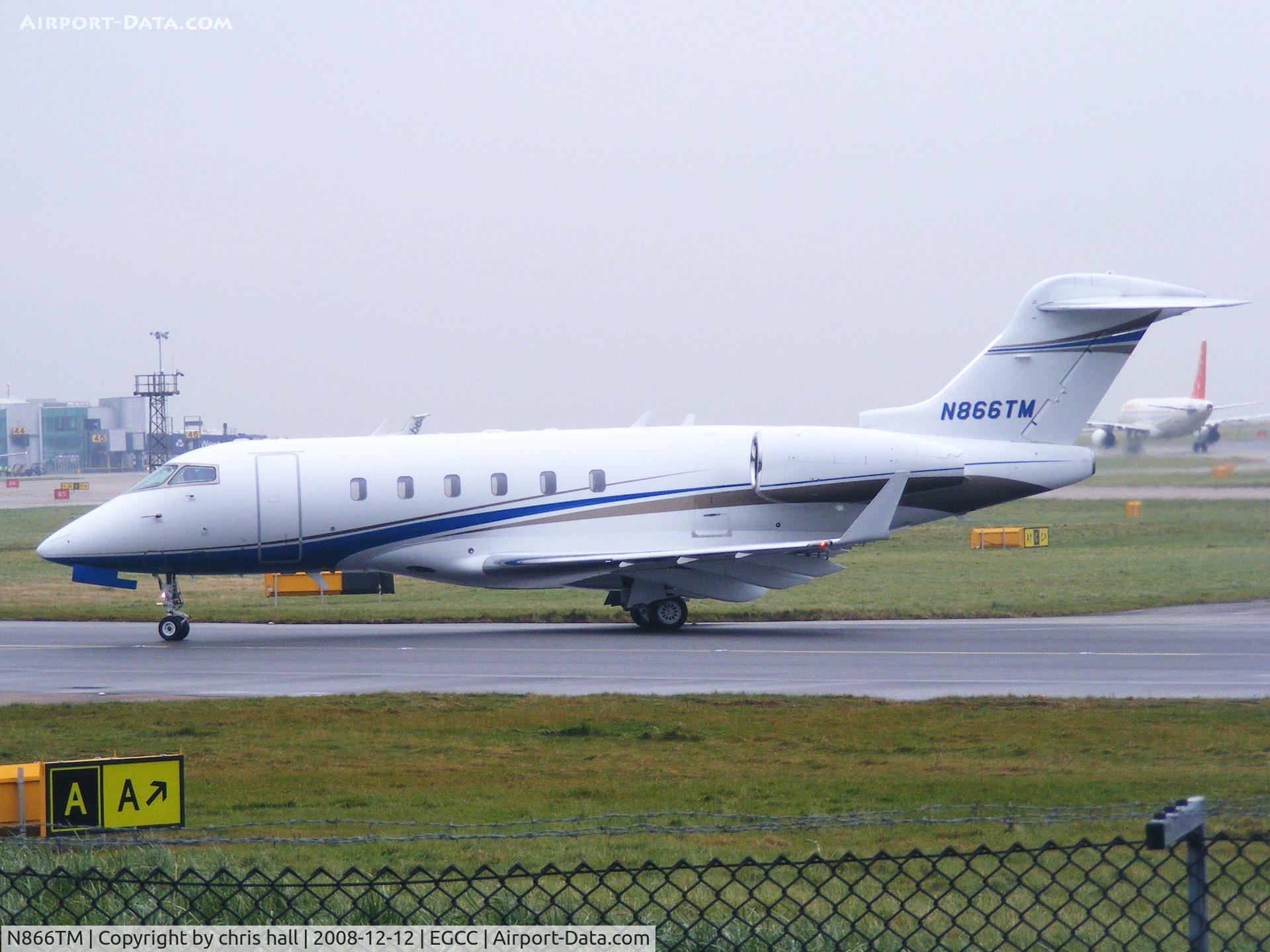 N866TM, 2005 Bombardier Challenger 300 (BD-100-1A10) C/N 20066, Taxing out