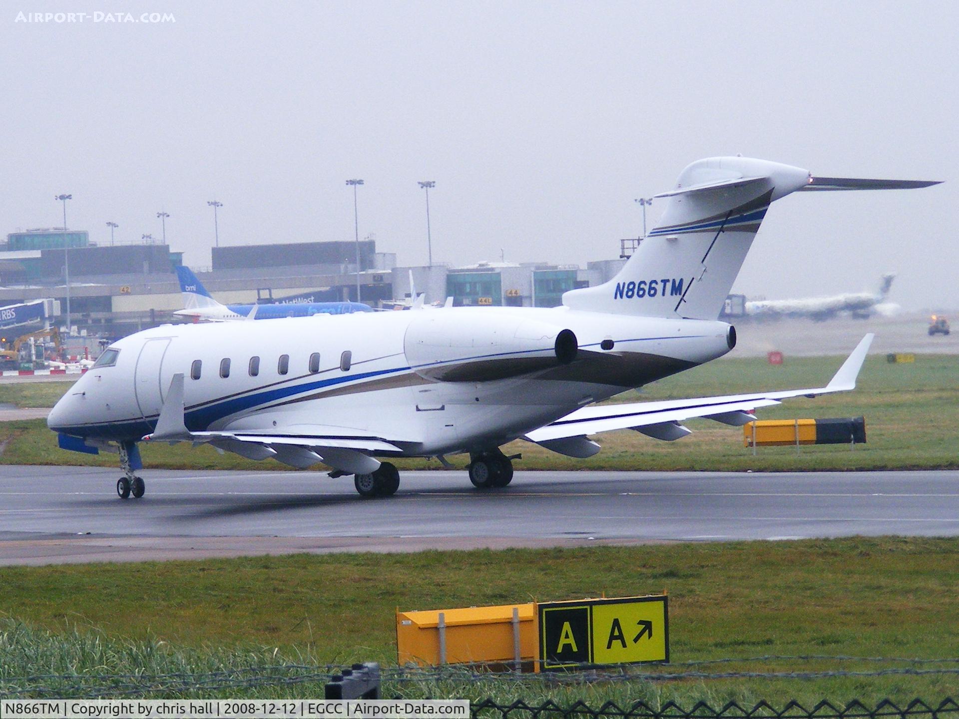 N866TM, 2005 Bombardier Challenger 300 (BD-100-1A10) C/N 20066, Taxing out