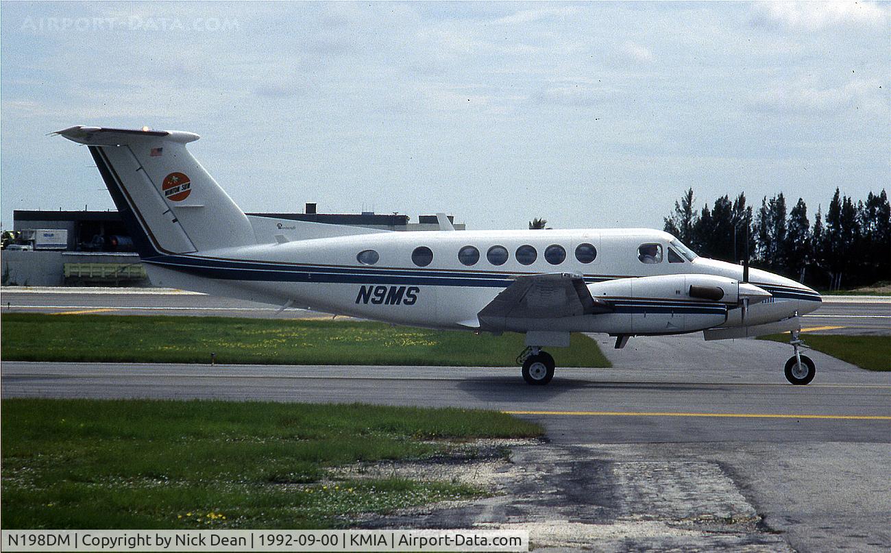 N198DM, 1984 Beech 200 C/N BB1198, KMIA (Seen as N9MS prior to becoming N198DM)