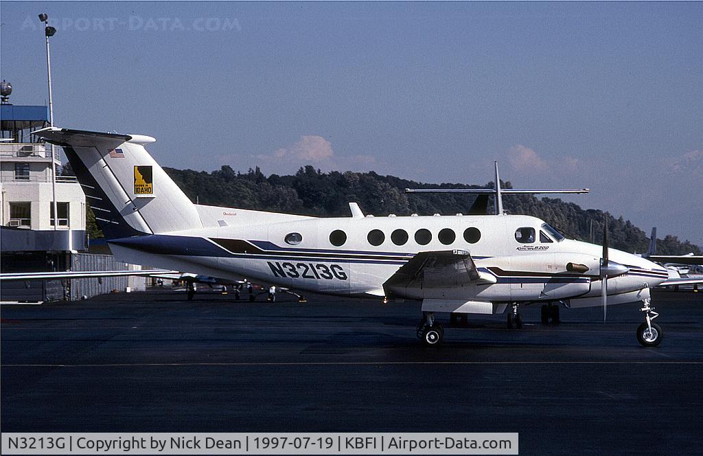 N3213G, 1995 Beech B200 King Air King Air C/N BB-1510, KBFI (Seen a s N3213G prior to becoming N442JR)