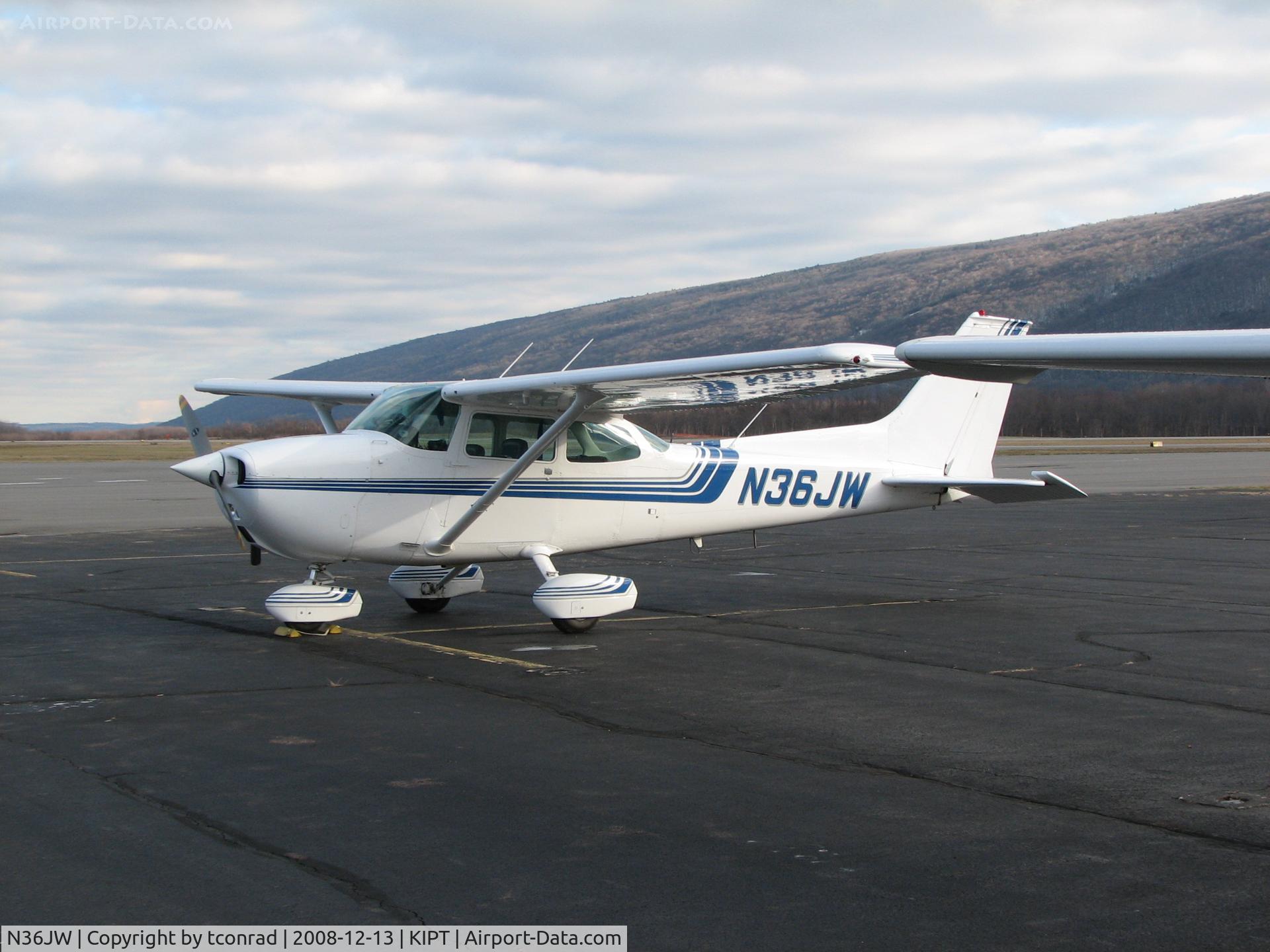 N36JW, 1975 Cessna 172M C/N 17265589, at Williamsport