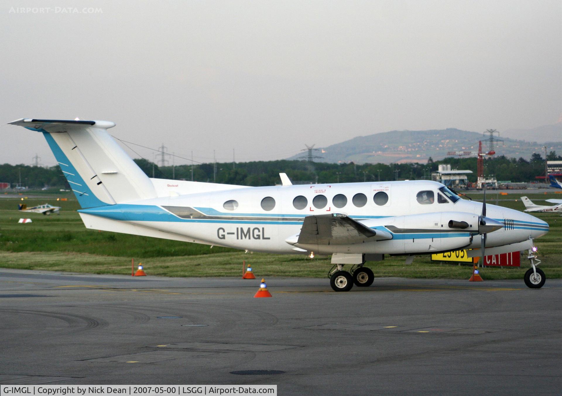 G-IMGL, 1997 Raytheon B200 King Air C/N BB-1564, LSGG