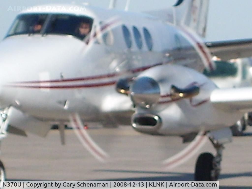 N370U, Beech C90A King Air C/N LJ-1428, OKLAHOMA UNIVERSITY PLANE ON NEBRASKA TURF