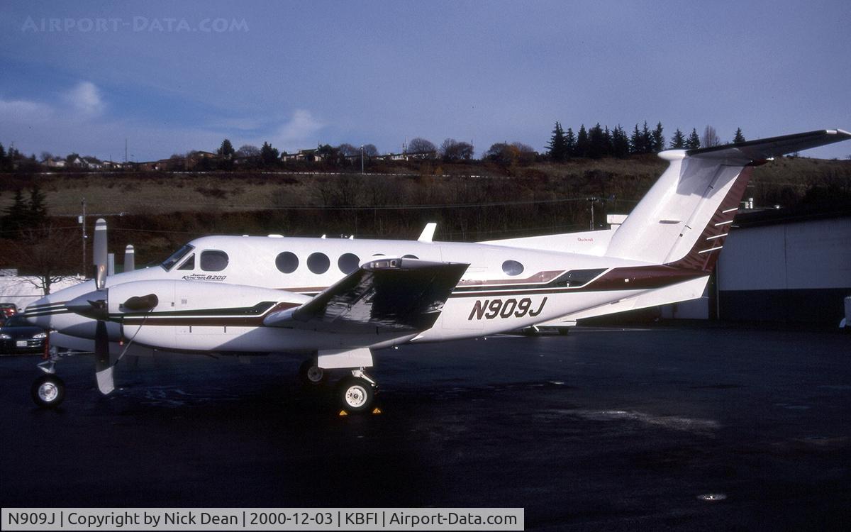 N909J, 1997 Raytheon B200 King Air C/N BB-1579, KBFI