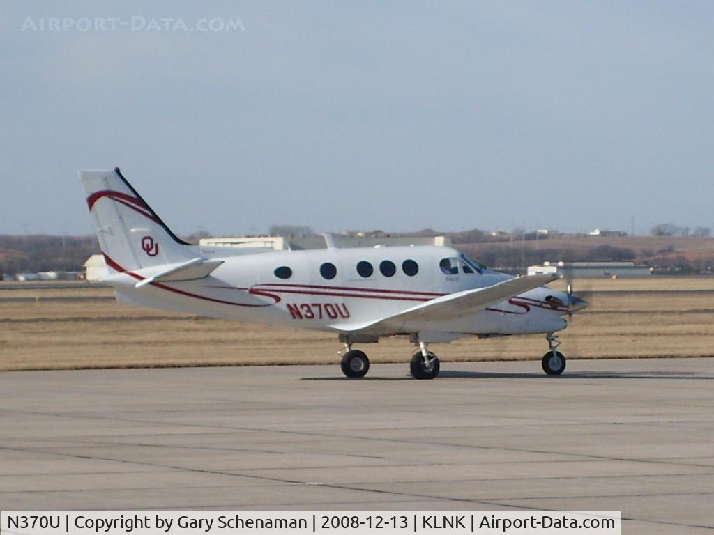 N370U, Beech C90A King Air C/N LJ-1428, OKLAHOMA UNIVERSITY PLANE ON NEBRASKA TURF