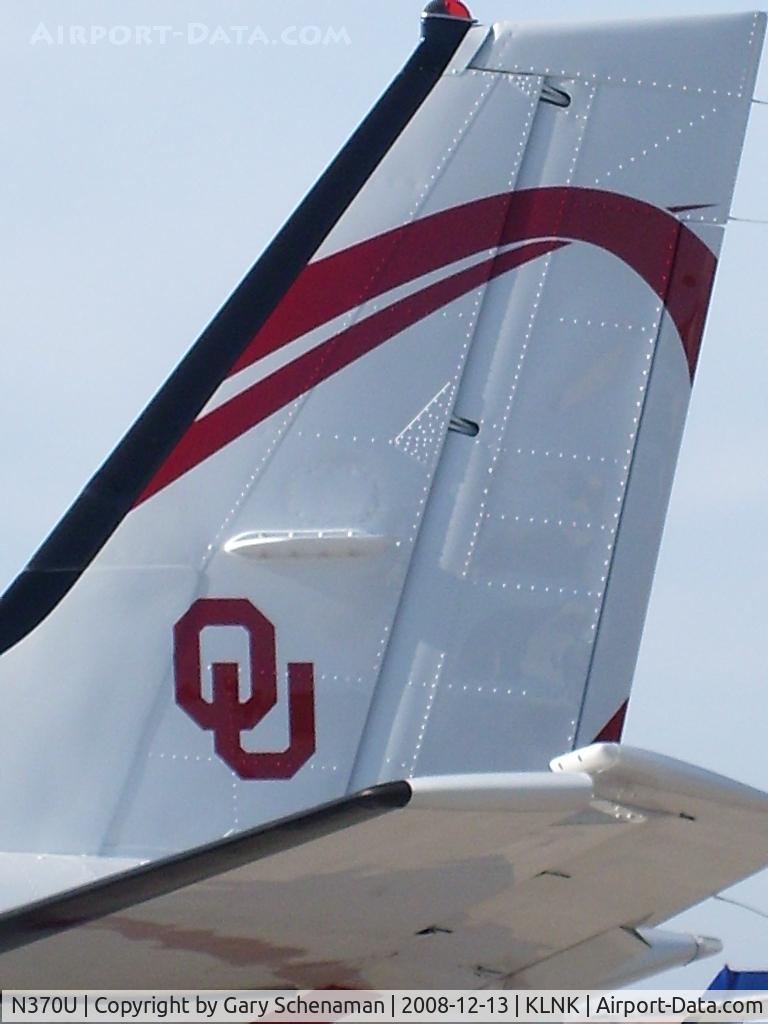 N370U, Beech C90A King Air C/N LJ-1428, OKLAHOMA UNIVERSITY PLANE ON NEBRASKA TURF