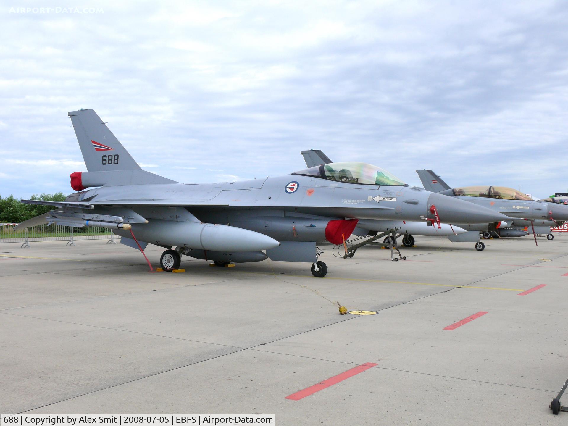 688, 1980 General Dynamics F-16AM Fighting Falcon C/N 6K-60, General Dynamics F-16AM Fighting Falcon 688 Norwegian Air Force