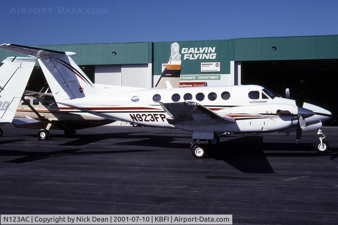 N123AC, 1998 Raytheon Aircraft Company B200 C/N BB-1605, KBFI (Seen as N923FP prior to being replaced by a B350 with the same reg)