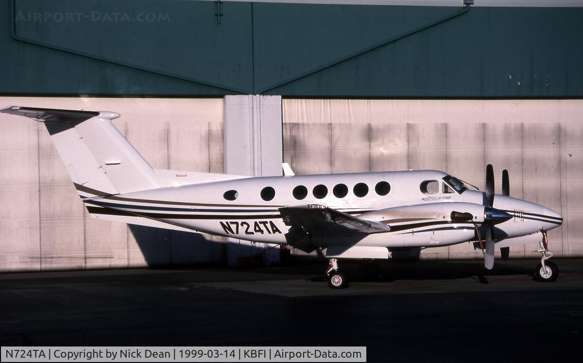 N724TA, 1998 Raytheon B200 King Air C/N BB-1607, KBFI