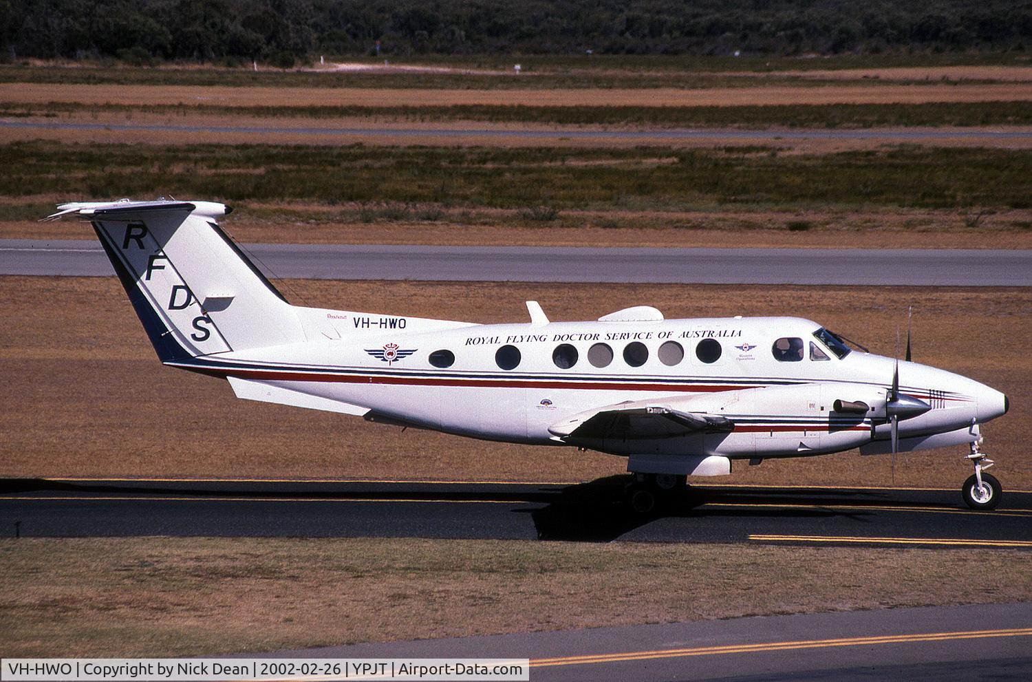 VH-HWO, 1998 Raytheon B200 King Air C/N BB-1641, YPJT