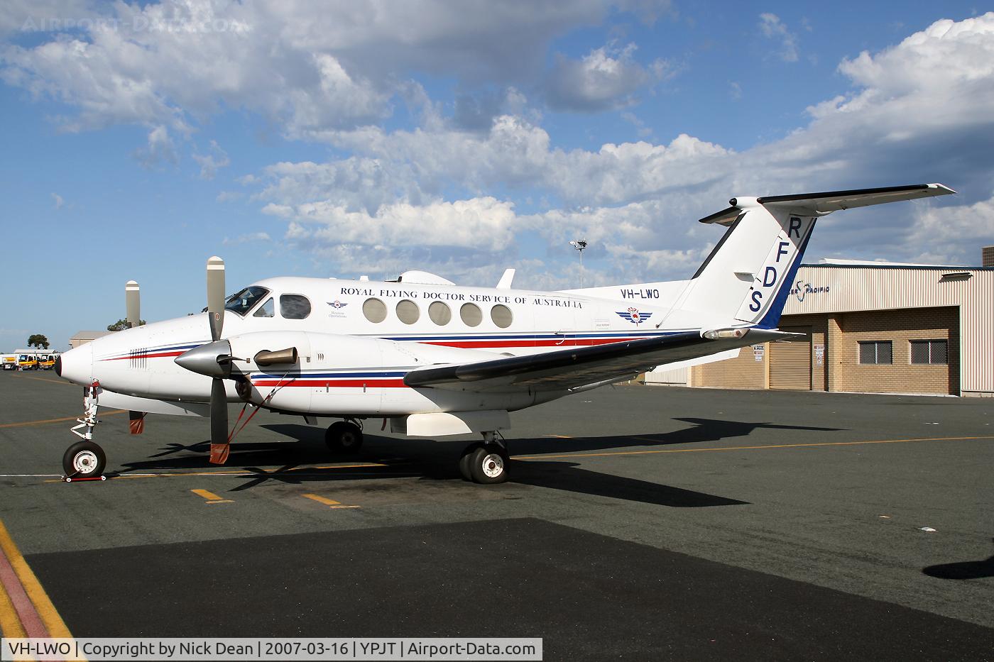 VH-LWO, 1998 Beech B200 King Air King Air C/N BB-1643, YPJT