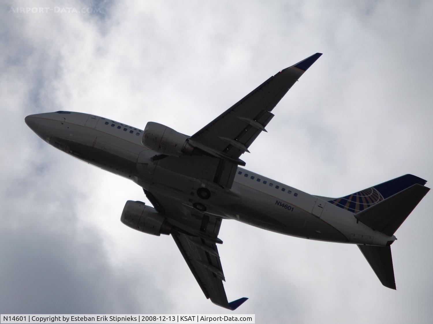 N14601, 1994 Boeing 737-524 C/N 27314, Shortly after Departure 12R SAT