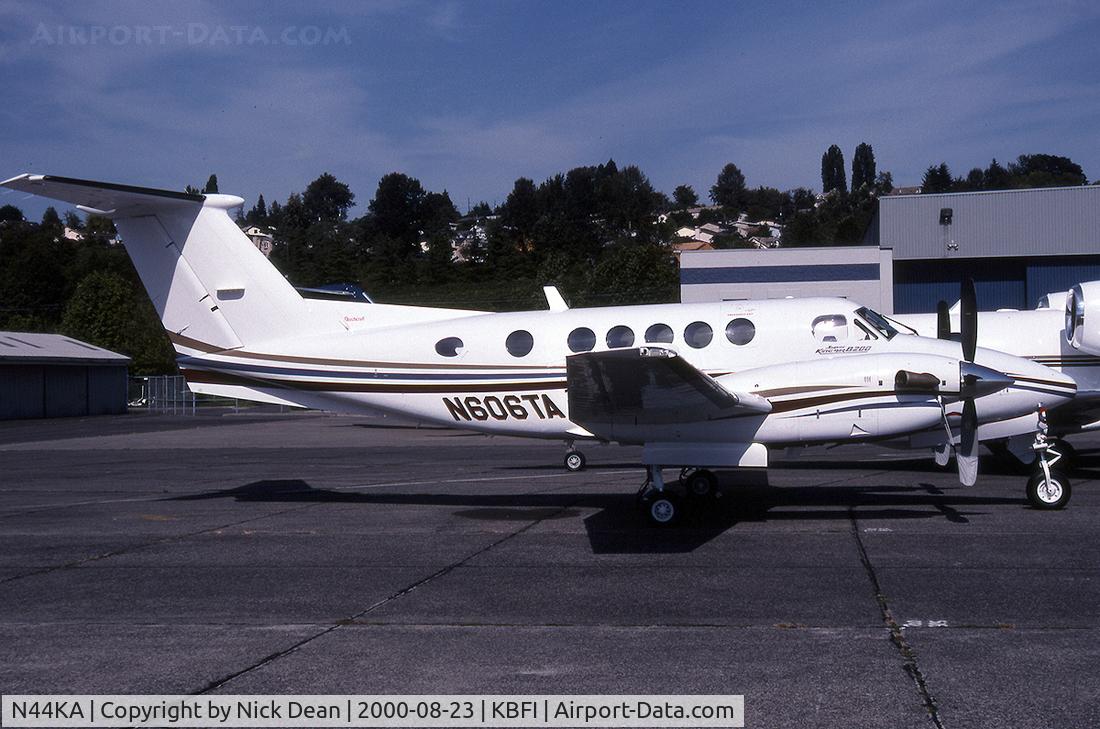 N44KA, 2000 Raytheon Aircraft Company B200 C/N BB-1711, KBFI (Seen as N606TA prior to becoming N44KA)