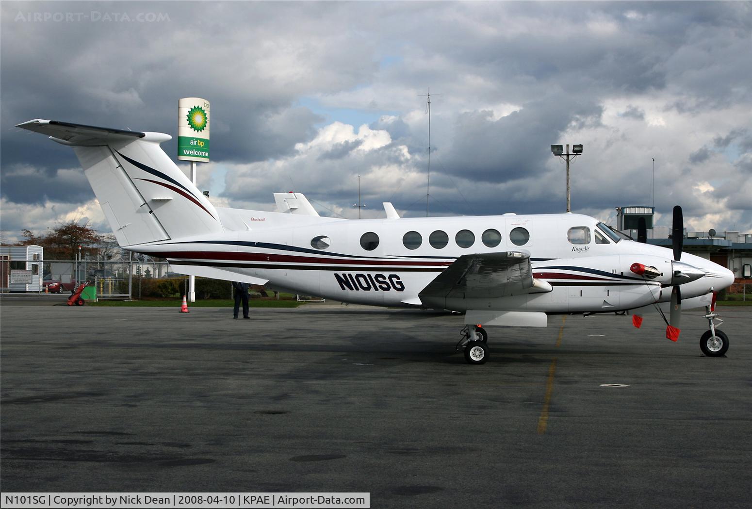 N101SG, 2001 Raytheon B200 King Air C/N BB-1785, KPAE