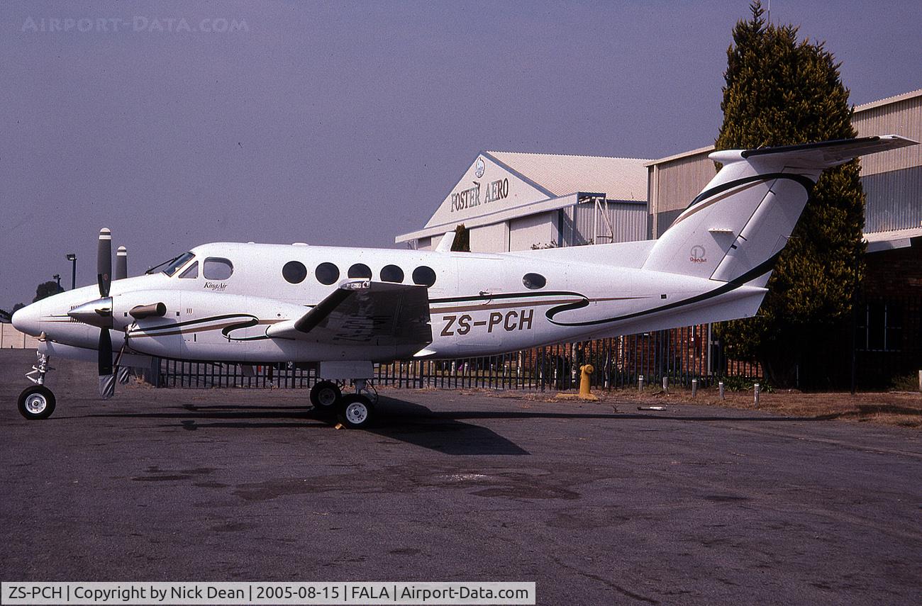 ZS-PCH, 2003 Raytheon B200 King Air C/N BB-1856, FALA