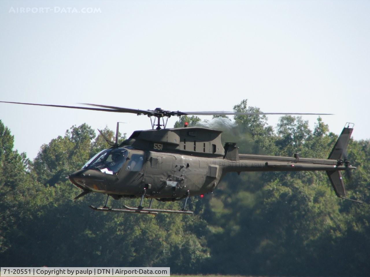 71-20551, 1971 Bell OH-58A Kiowa C/N 41412, Landing at the Downtown Shreveport airport.