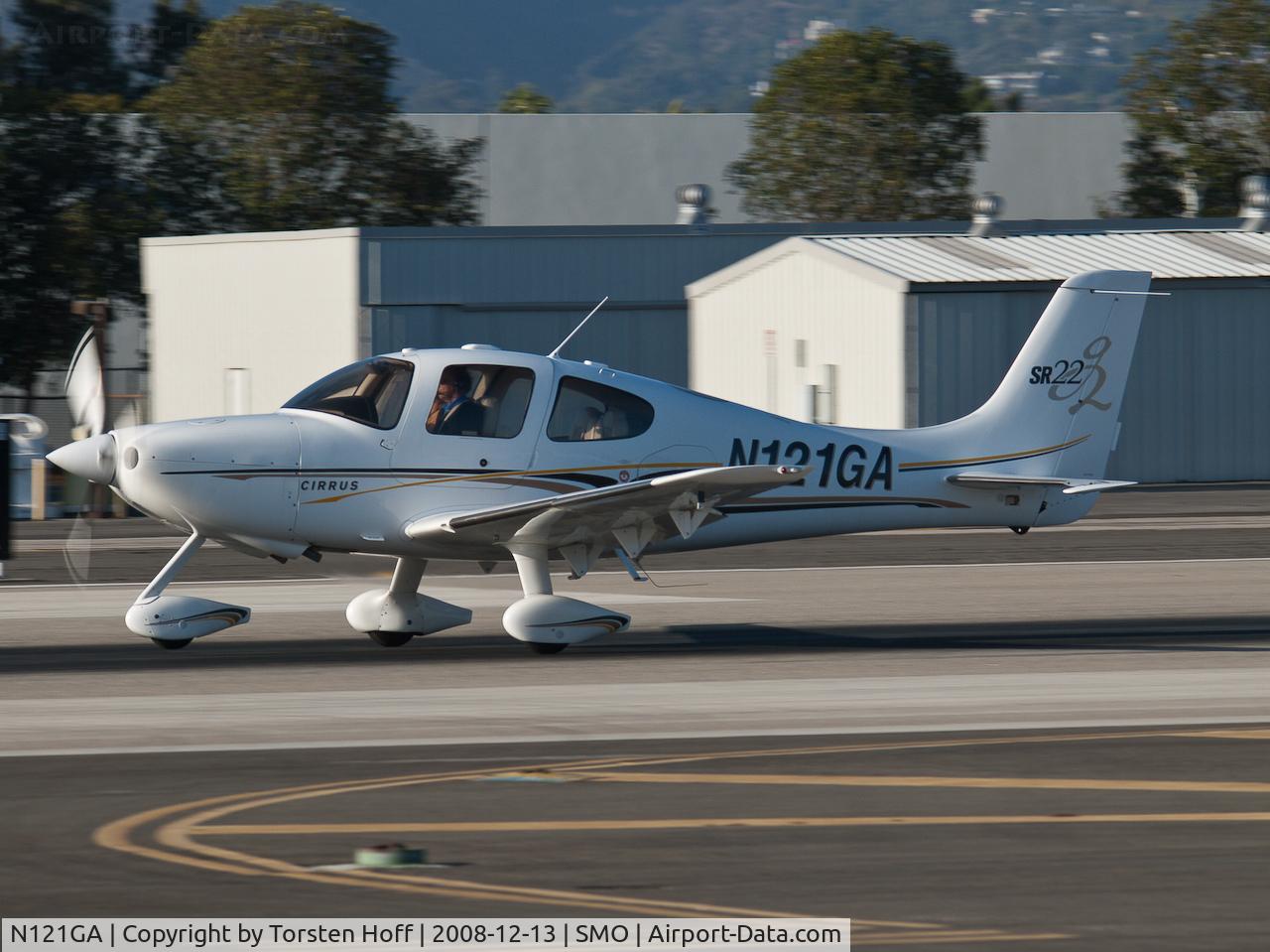 N121GA, 2005 Cirrus SR22 G2 C/N 1443, N121GA departing from RWY 21