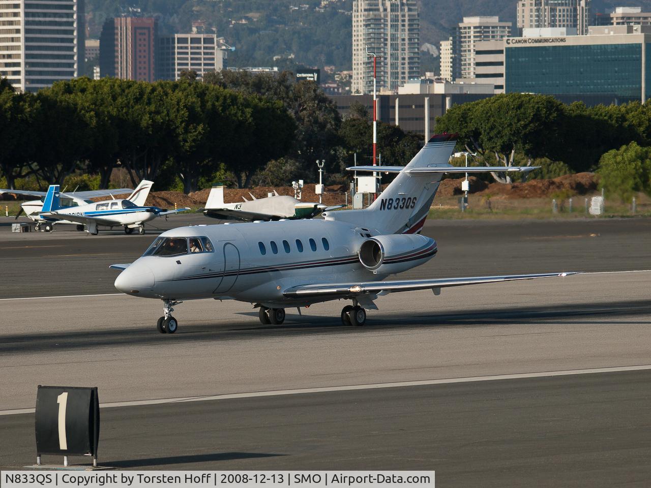 N833QS, 1999 Raytheon Hawker 800XP C/N 258433, N833QS departing from RWY 21