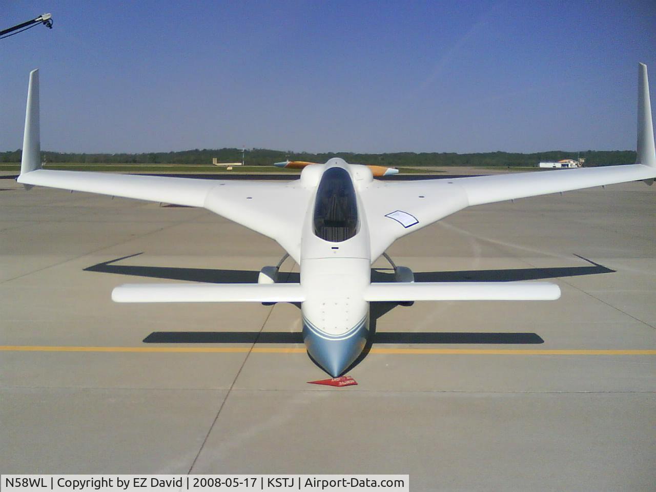 N58WL, Rutan Long-EZ C/N 1581, Long-EZ parking attitude