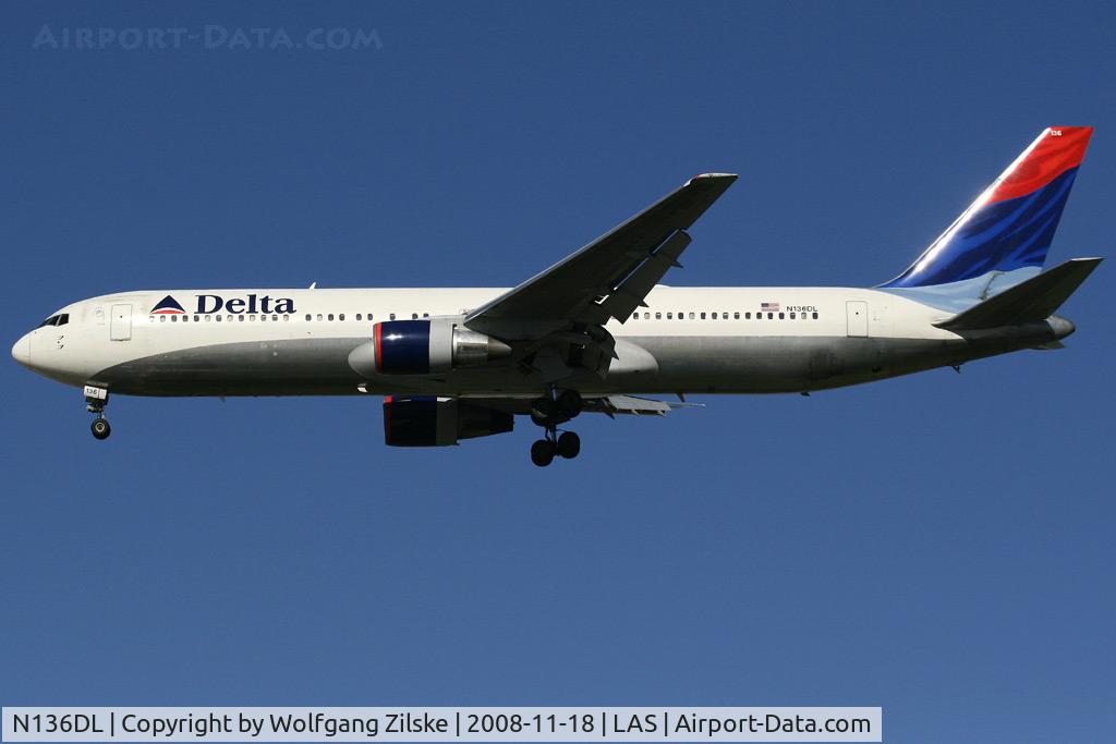 N136DL, 1991 Boeing 767-332 C/N 25146, visitor