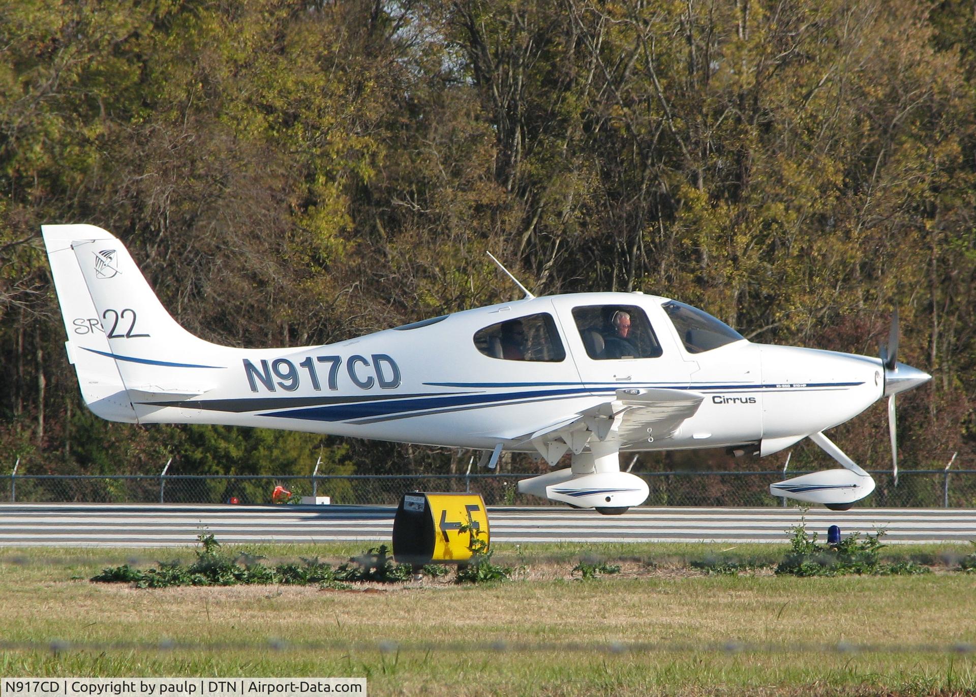 N917CD, 2002 Cirrus SR22 C/N 0350, About to take off from Downtown Shreveport.