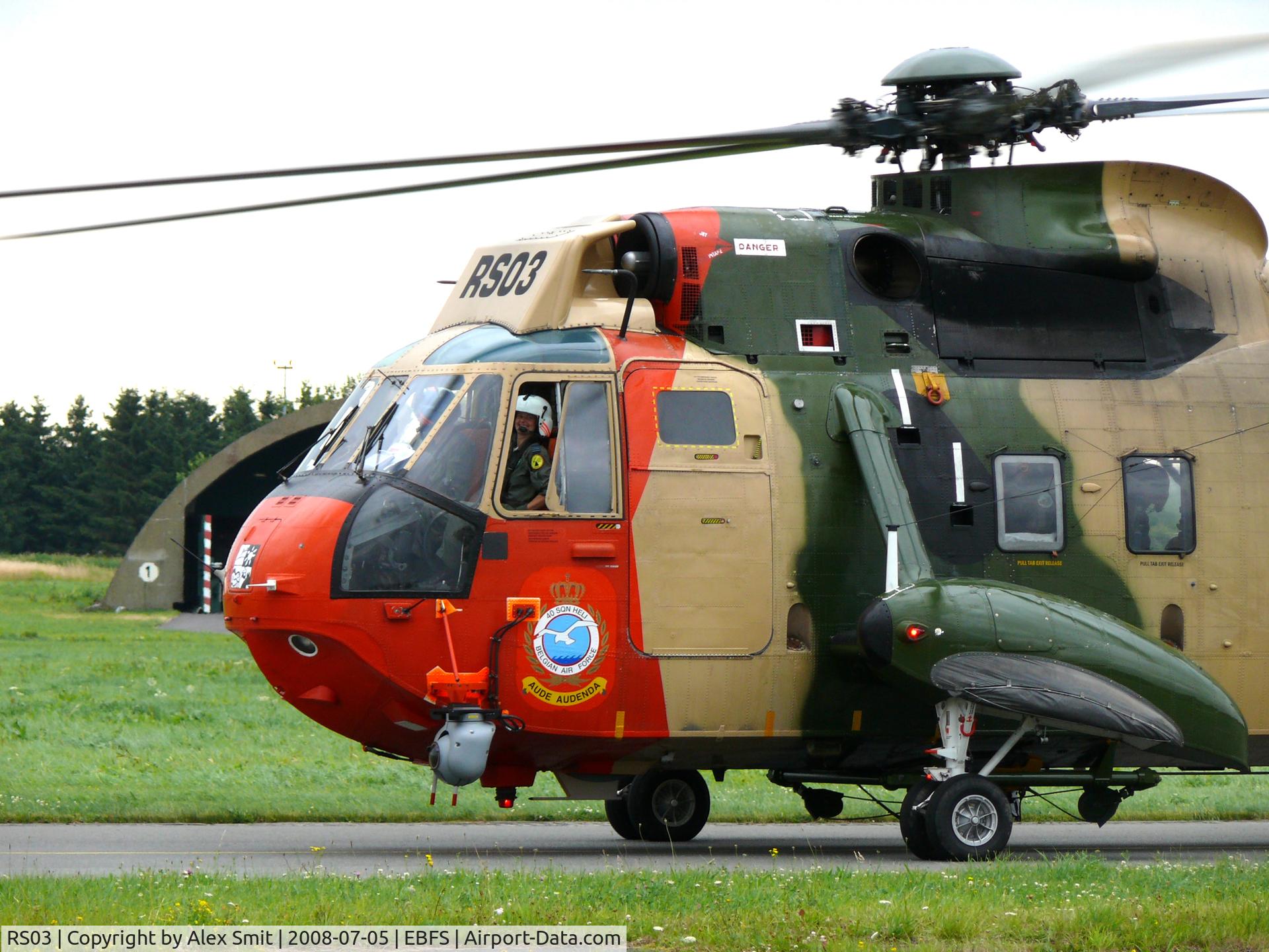 RS03, 1976 Westland Sea King Mk.48 C/N WA833, Westland Sea King MK48 RS03 Belgian Air Component, check out the pilot