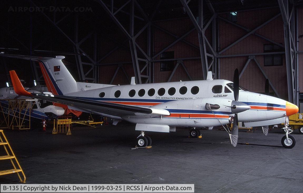 B-135, 1991 Beechcraft King Air 350 C/N FL-52, RCSS (reregistered B-00135)