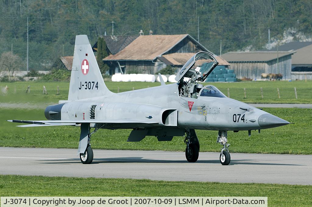 J-3074, Northrop F-5E Tiger II C/N L.1074, This Tiger has the badge of Flugplatzkommando 13 on the nose. Talking about toned down...