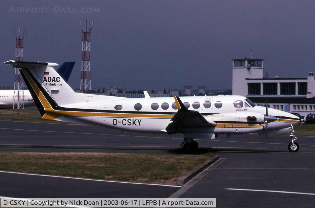 D-CSKY, 1996 Beechcraft B300 Super King Air 350 C/N FL-130, LFPB