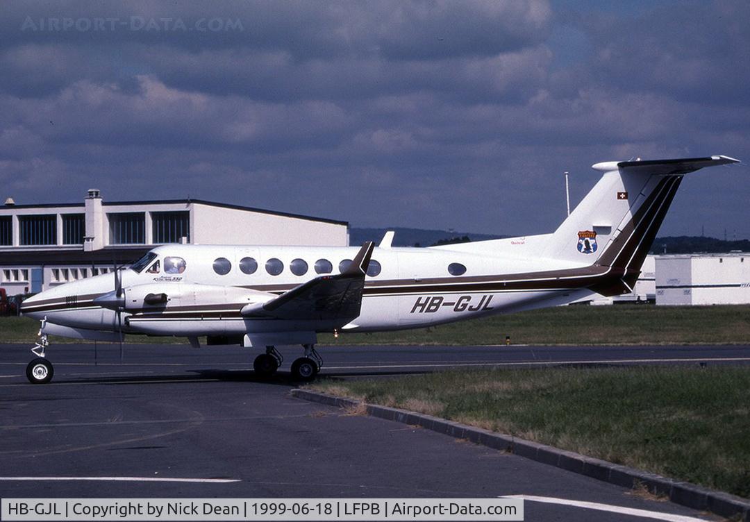 HB-GJL, 1997 Beech Super King Air 350 C/N FL-183, LFPB (Currently registered F-GNOE)