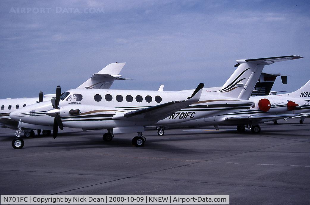 N701FC, 2000 Raytheon Aircraft Company B300 C/N FL-291, KNEW