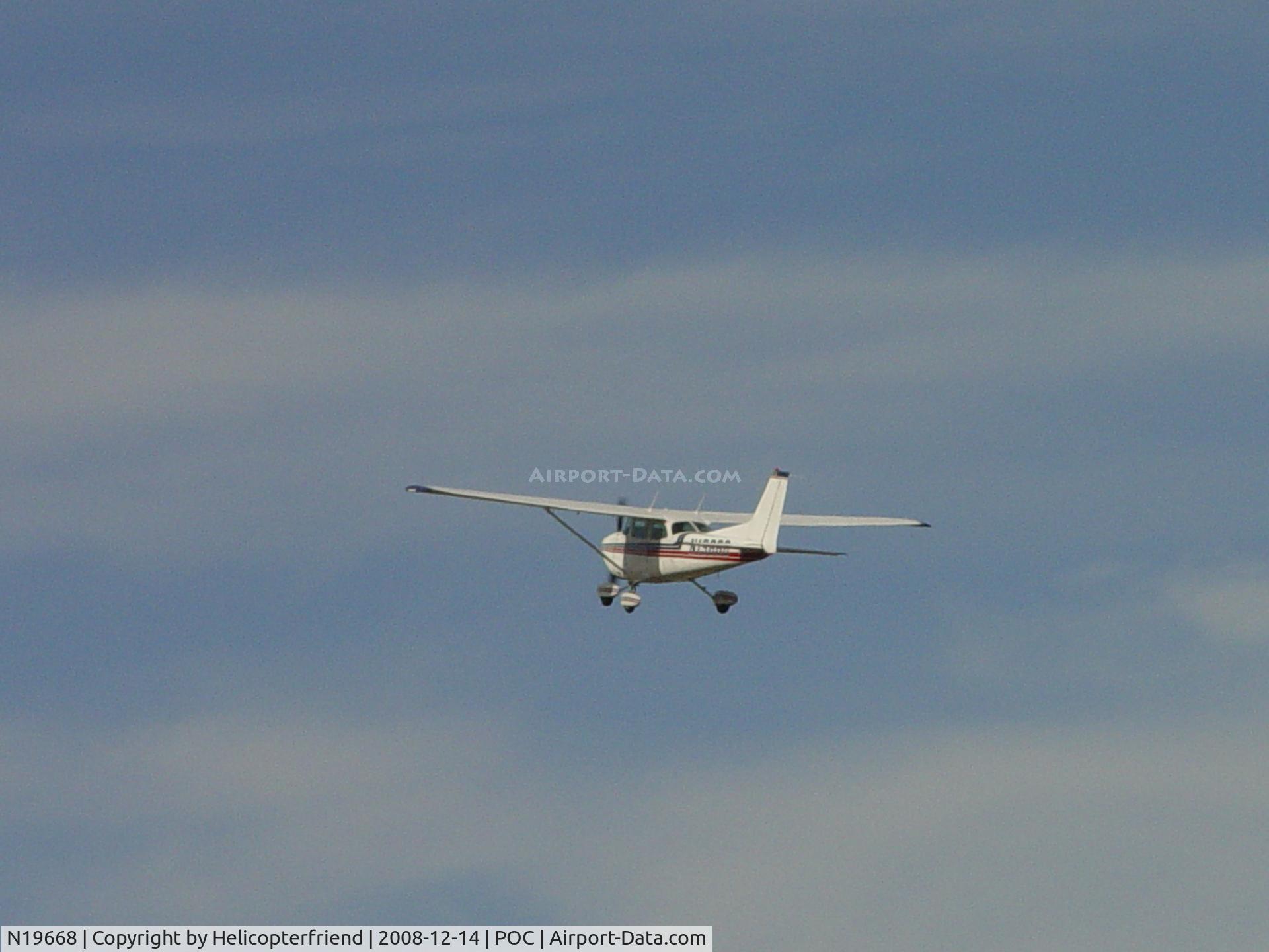 N19668, 1972 Cessna 172L C/N 17260651, Airbourne and departing