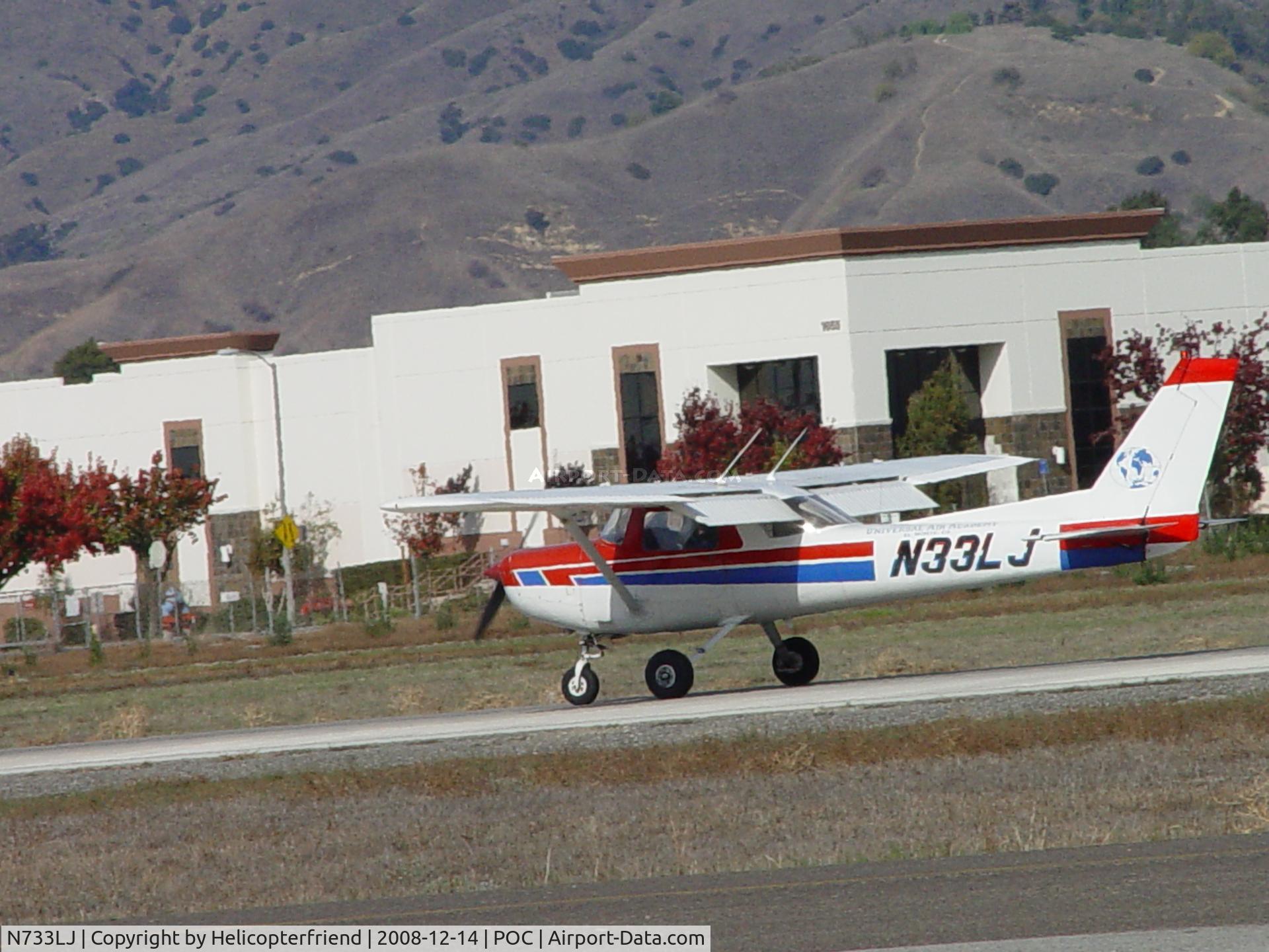 N733LJ, 1976 Cessna 172N C/N 17268372, Rolling out after landing at Brackett