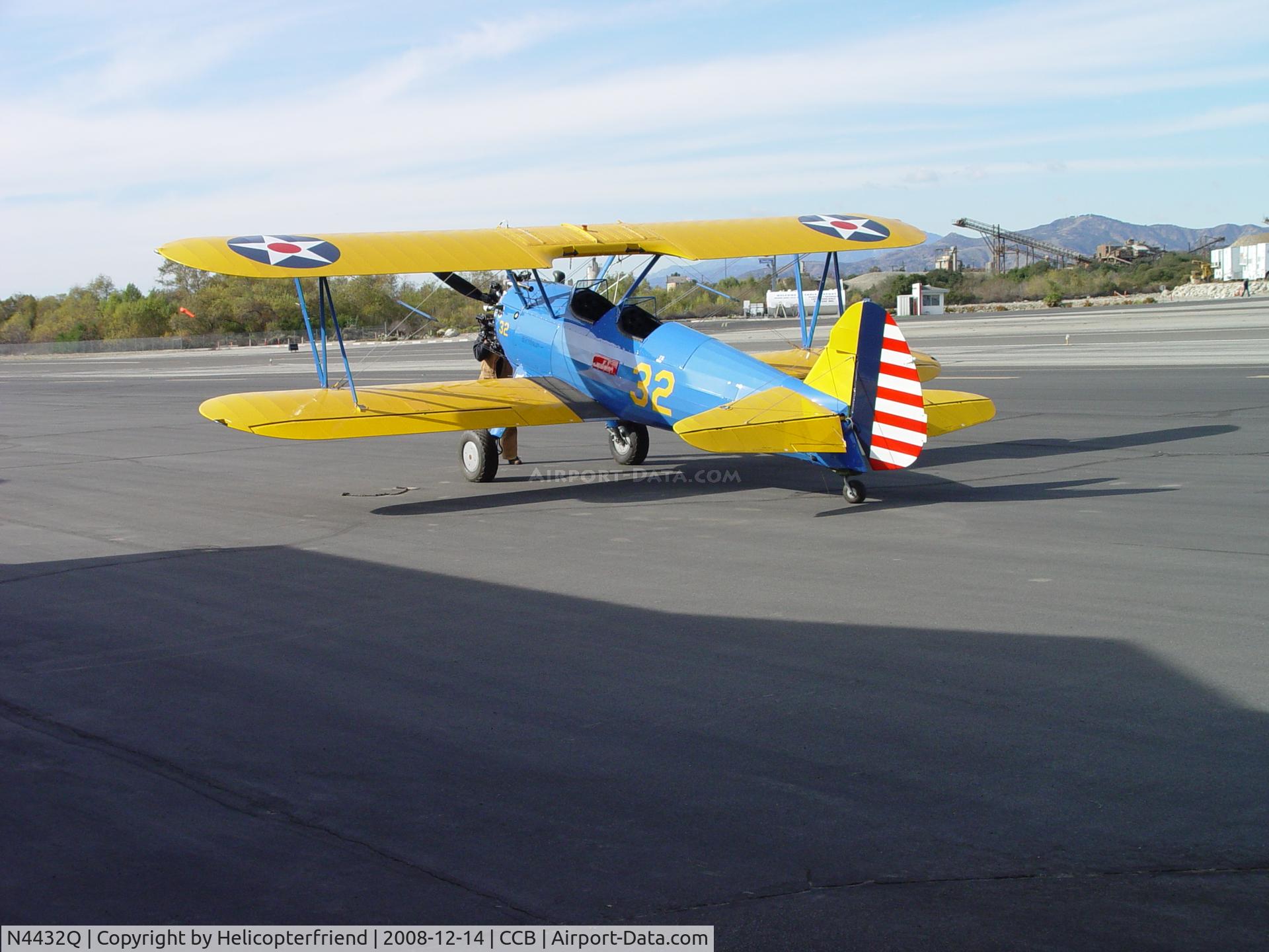 N4432Q, Boeing PT-17 Kaydet (A75N1) C/N 75-1969, Turning in the oil for start up