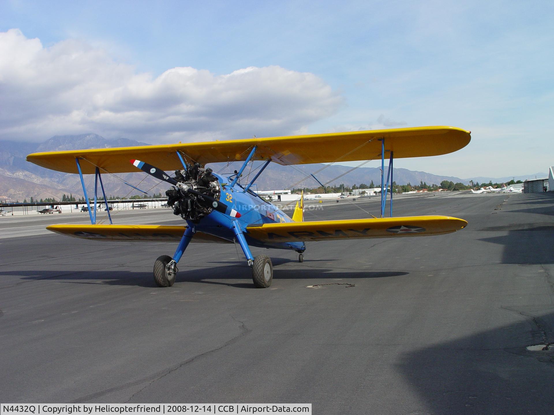 N4432Q, Boeing PT-17 Kaydet (A75N1) C/N 75-1969, Waiting for pilot's return
