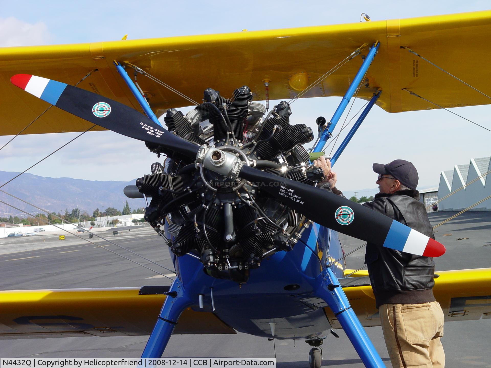 N4432Q, Boeing PT-17 Kaydet (A75N1) C/N 75-1969, Checking before starting
