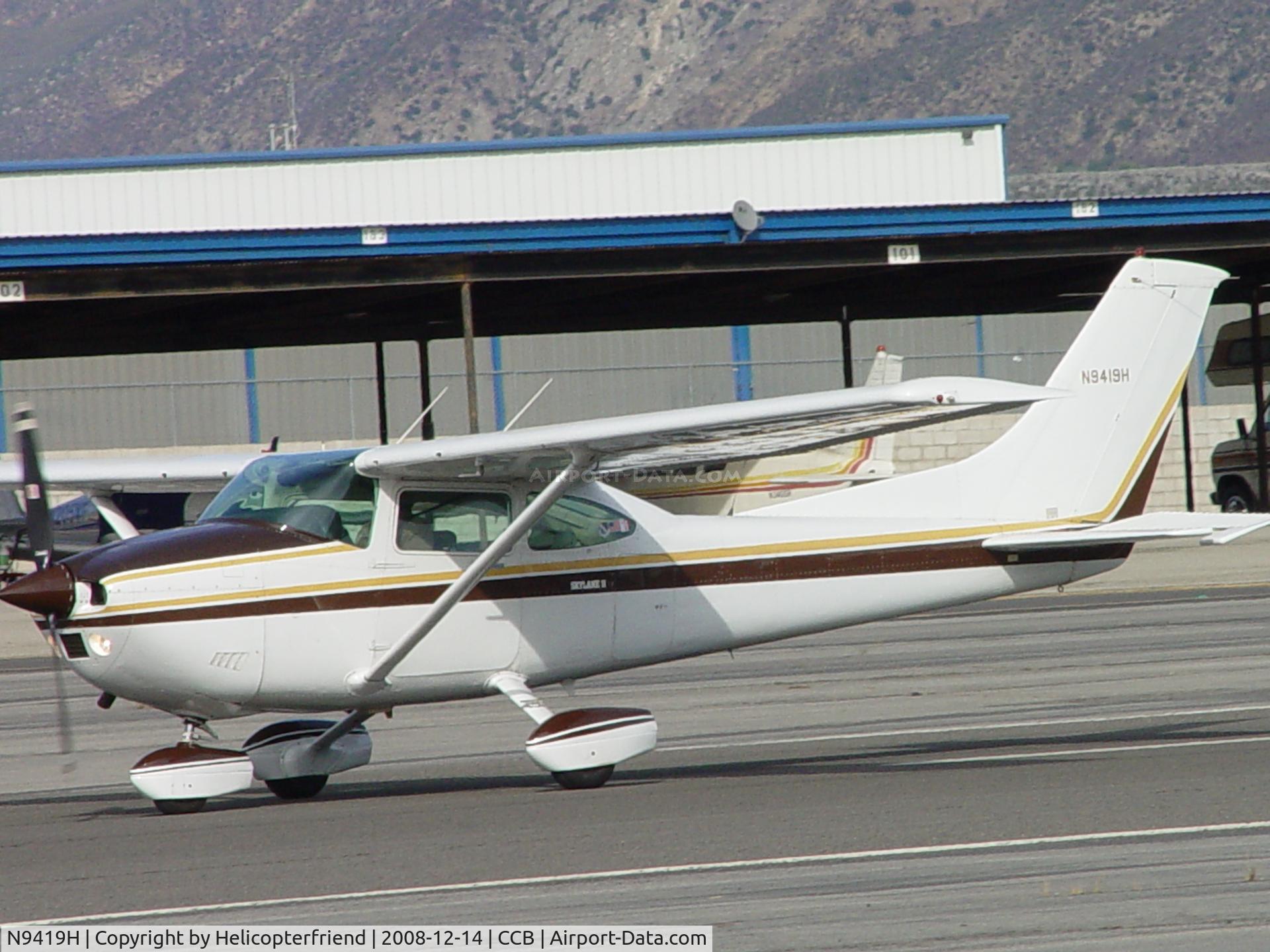 N9419H, 1981 Cessna 182R Skylane C/N 18267945, Rolling out after landing