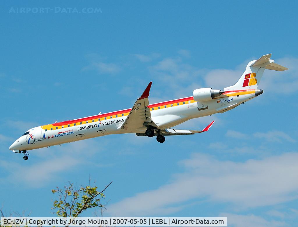 EC-JZV, 2007 Bombardier CRJ-900 (CL-600-2D24) C/N 15117, On final to RWY 25R.