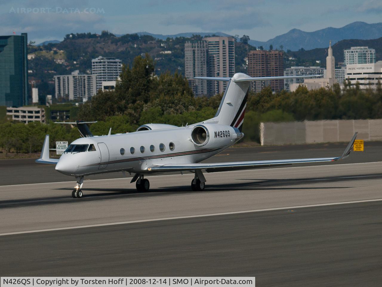 N426QS, 2000 Gulfstream Aerospace G-IV C/N 1426, N426QS departing from RWY 21