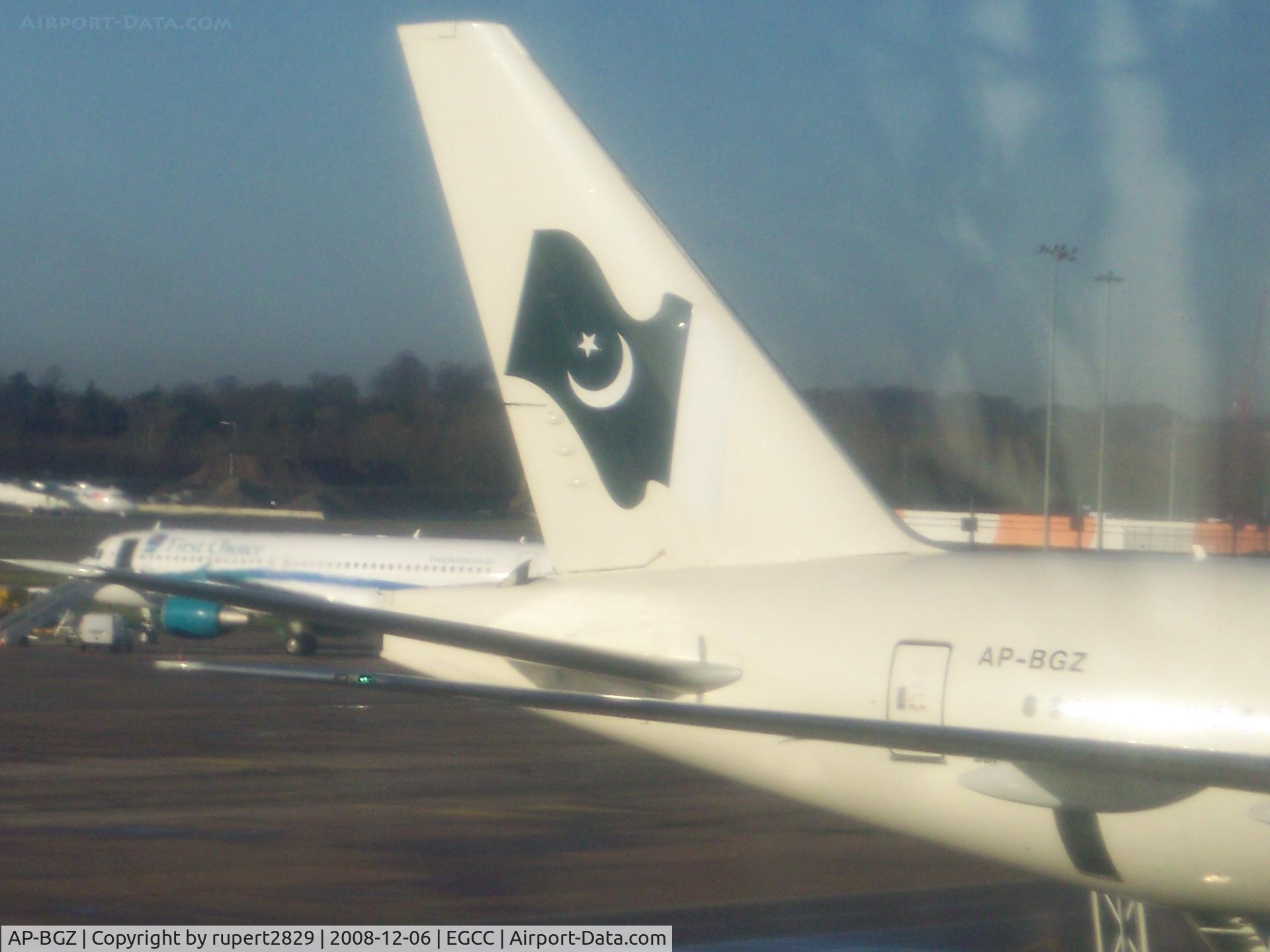 AP-BGZ, 2005 Boeing 777-240/LR C/N 33782, manchester